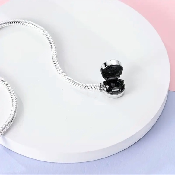 S925 Sterling Silver Snake Bracelet with a Heart Clasp - Size 7.5” - NWT - Picture 3 of 6